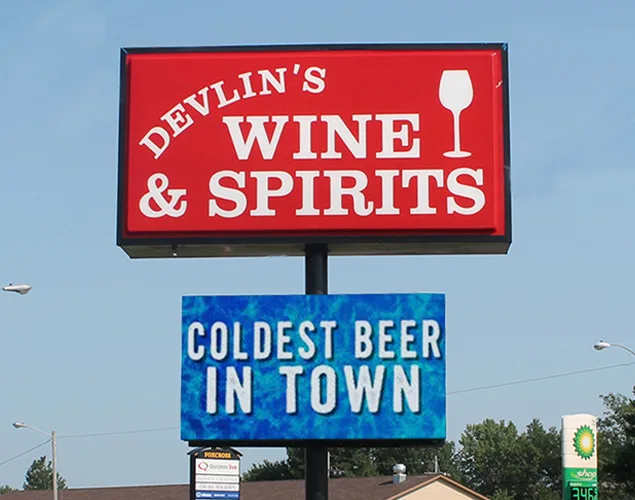 FLEX outdoor LED sign at Devlin’s Liquor in Wichita, KS.