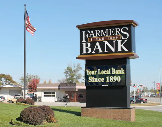 FLEX outdoor LED sign at Farmers Bank of Lincoln.