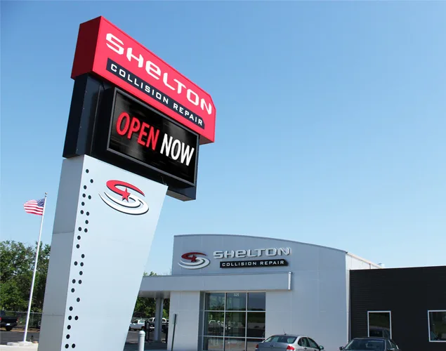 FLEX outdoor LED sign at Shelton Collision Repair in Derby, KS.